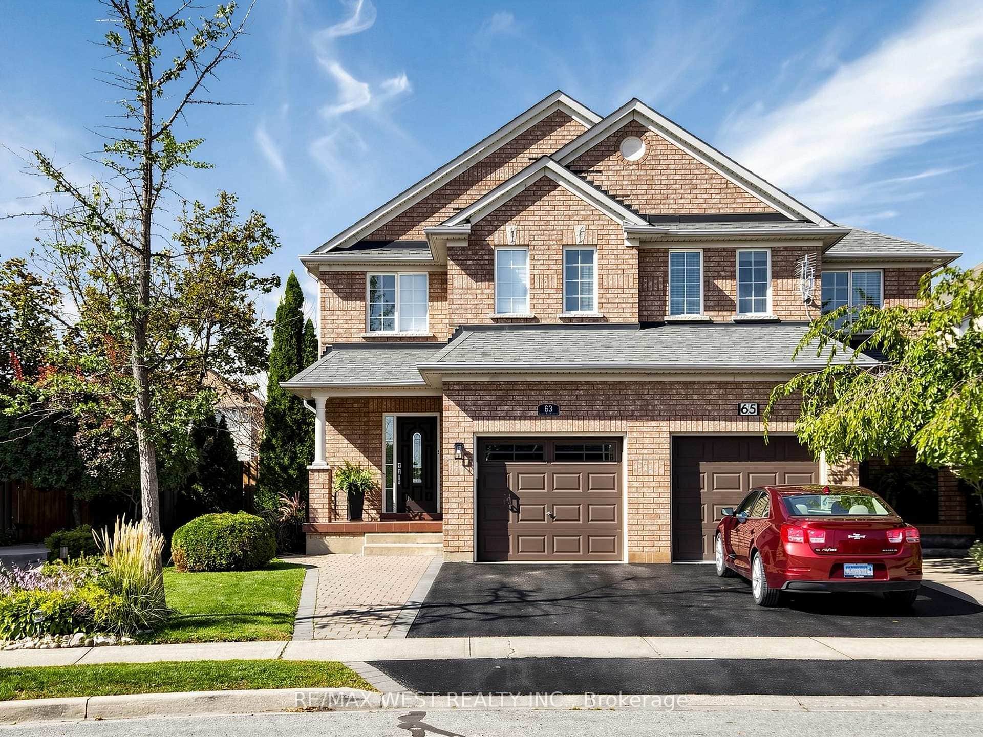 63 Echo Ridge Crescent