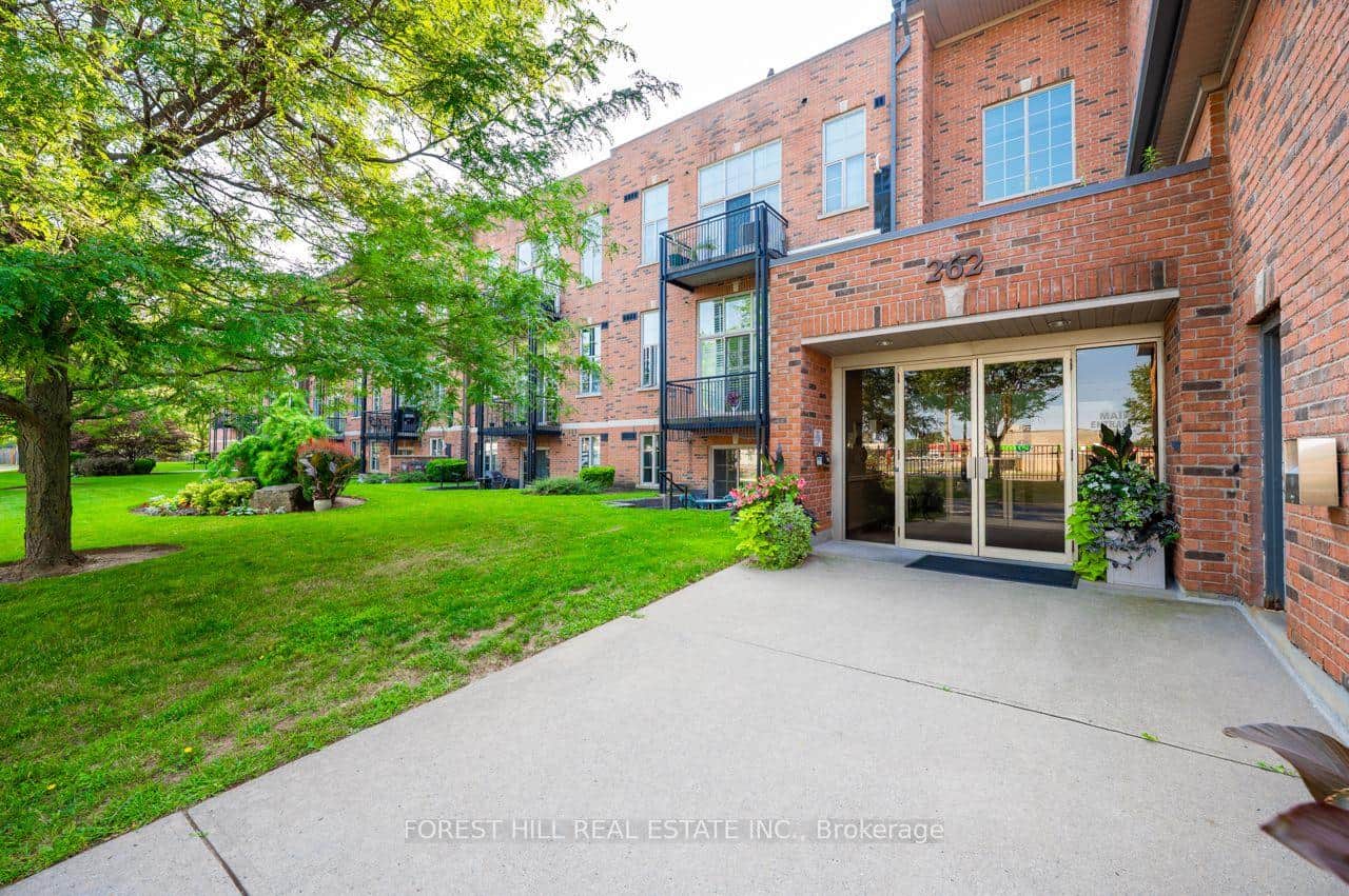 262 Dundas Street Unit 102