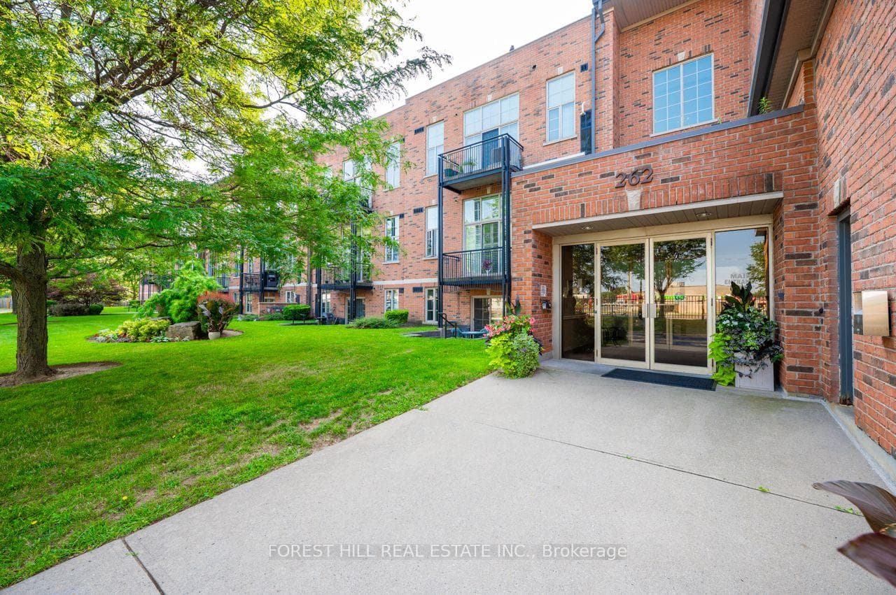 262 Dundas Street Unit 102