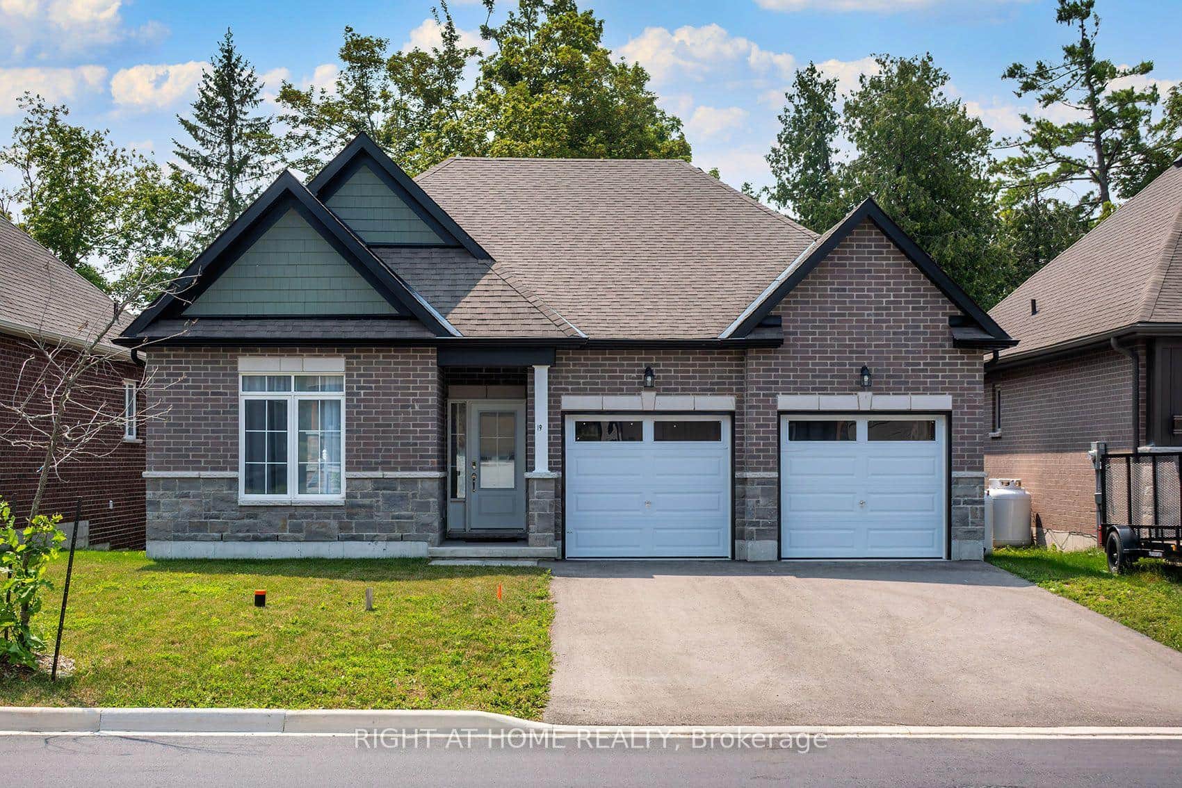 19 Hillcroft Way