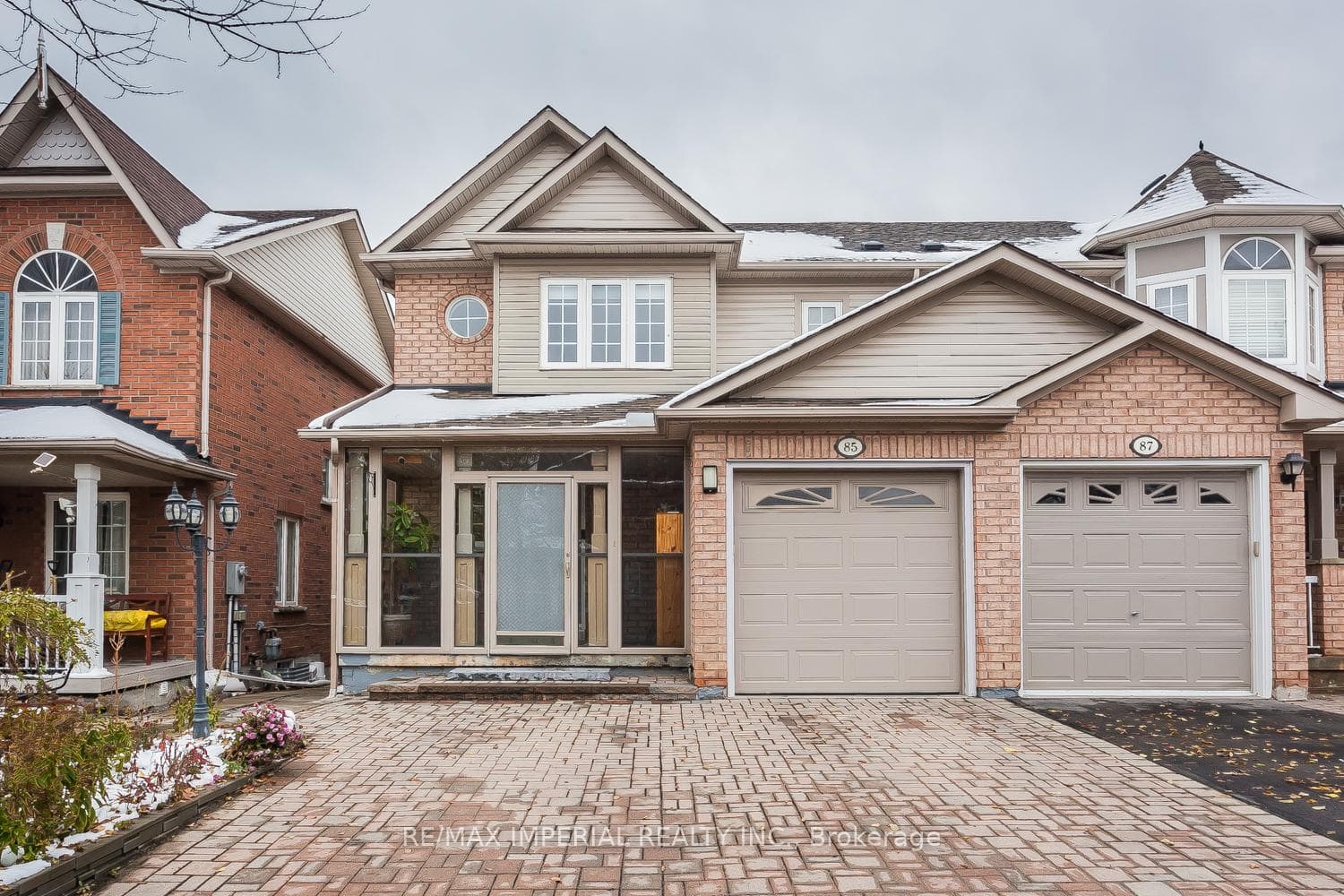85 Maple Ridge Crescent