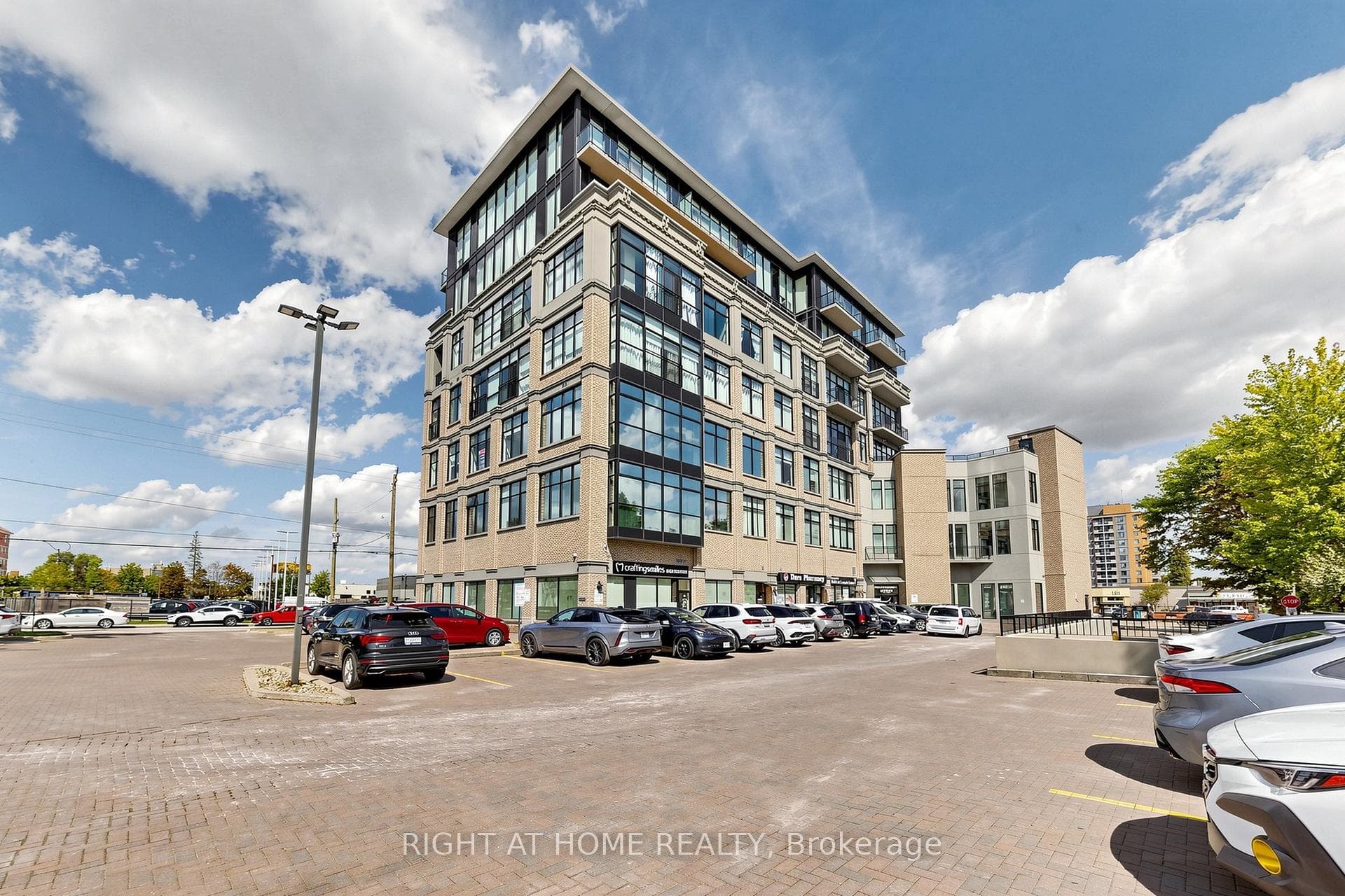 10376 Yonge Street Unit 306
