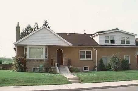 82 Meighen Avenue