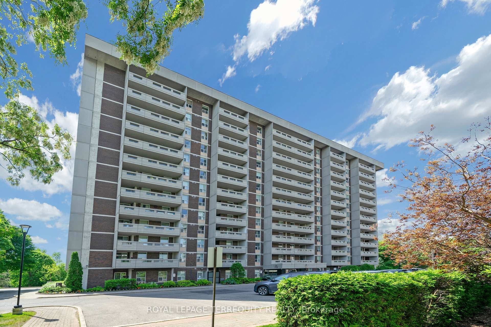 50 Inverlochy Boulevard Unit 804