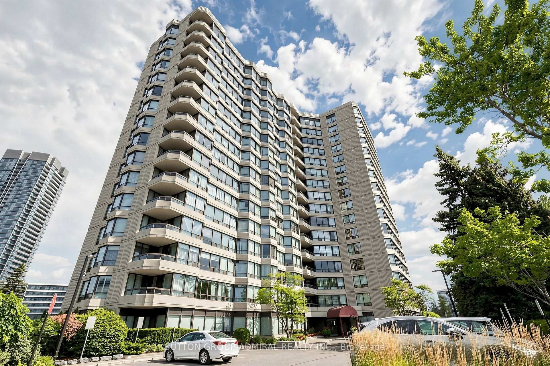 7460 Bathurst Street Unit 806