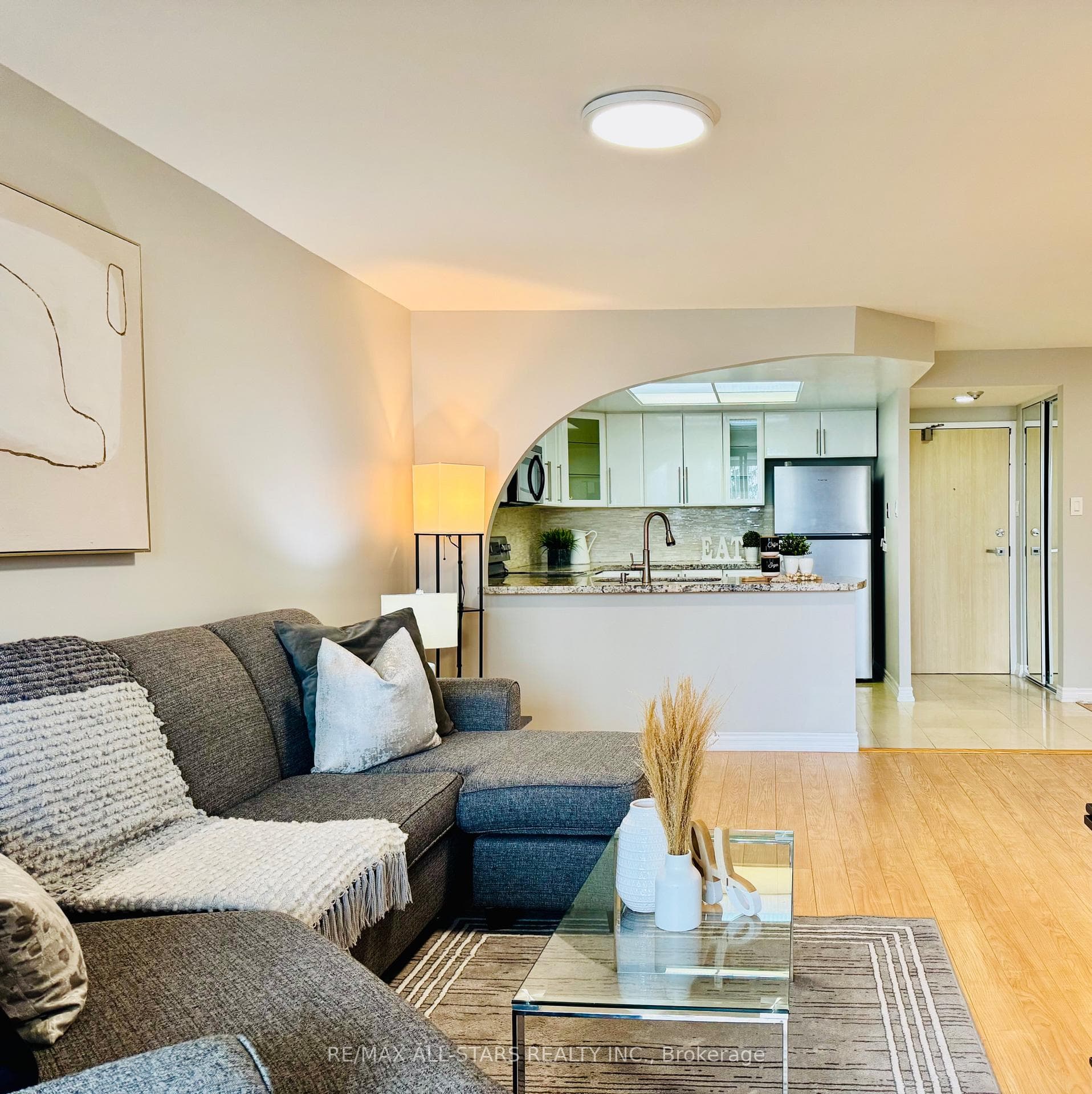 7601 Bathurst Street Unit 402