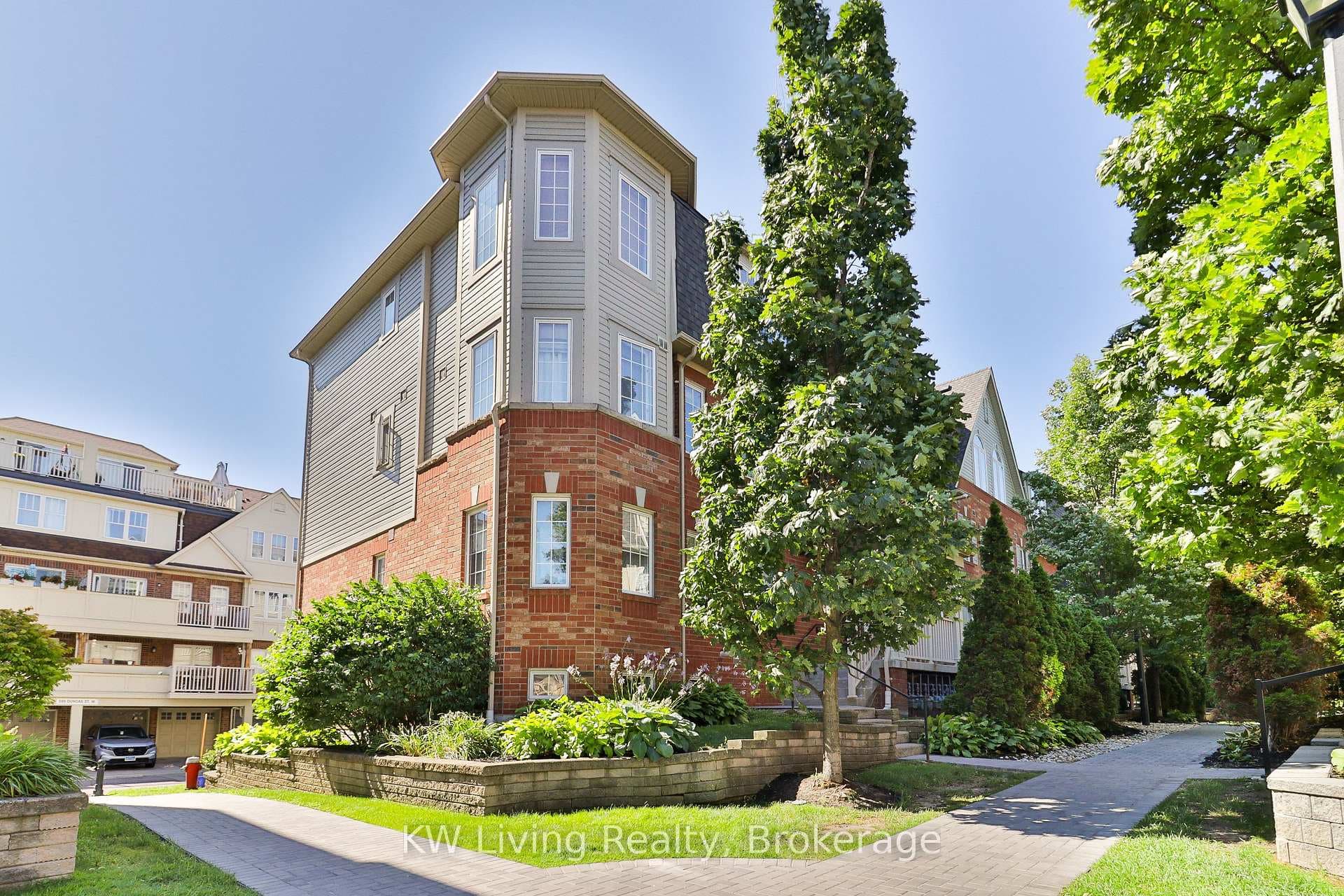 740 Neighbourhood Circle Unit 4