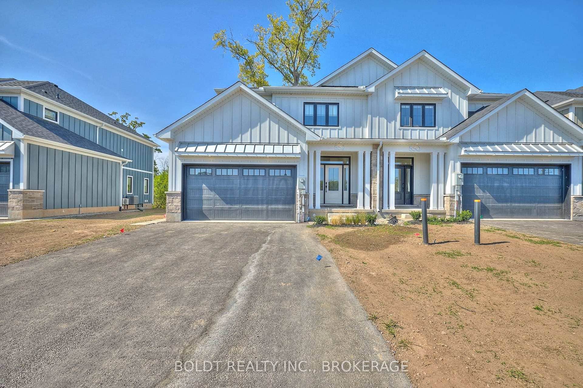 552 Mississauga Avenue
