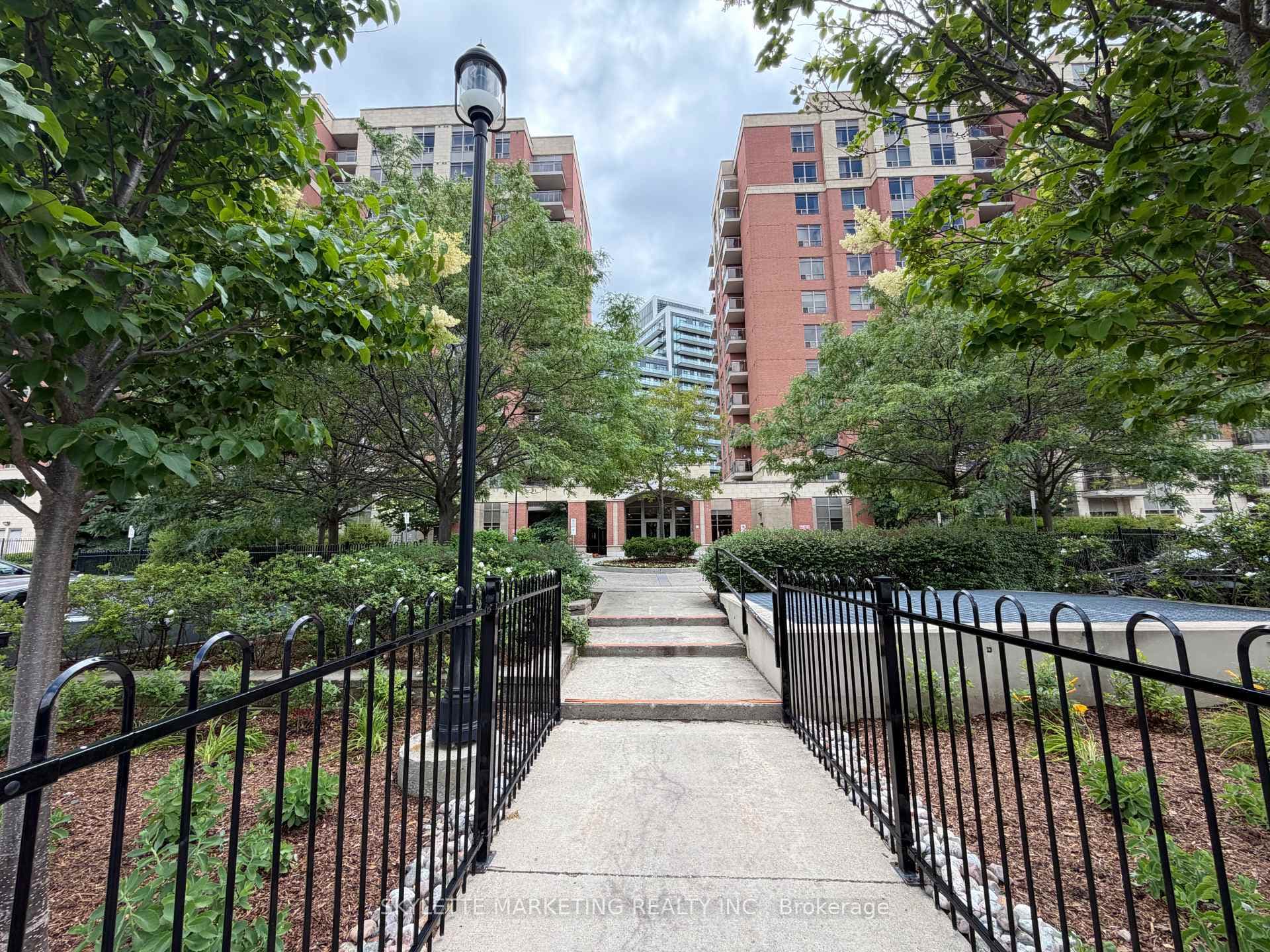75 King William Crescent Unit Ph13