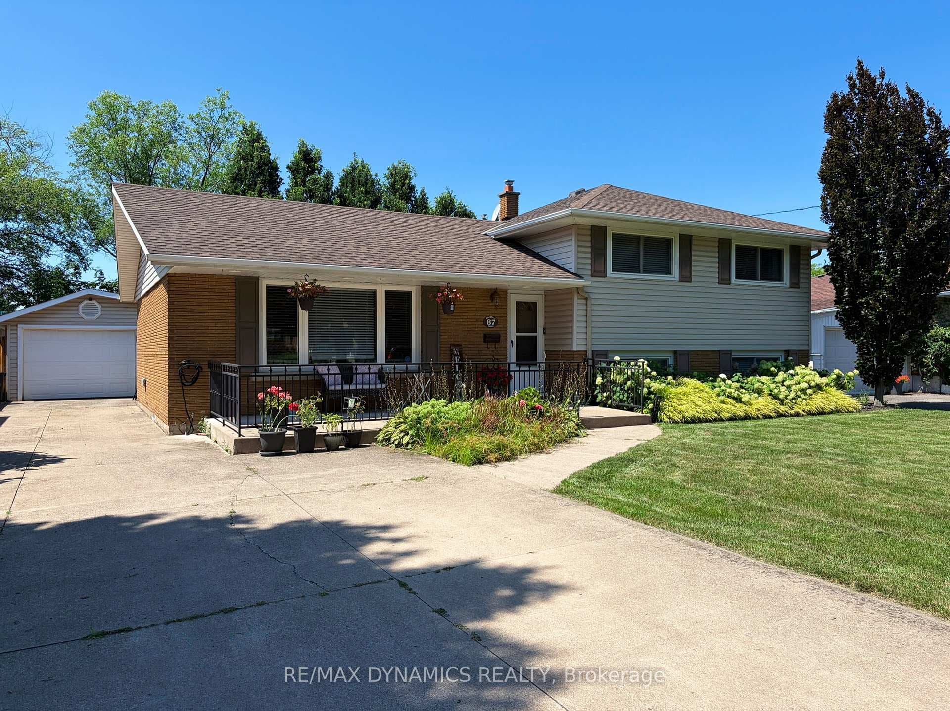87 Rochelle Drive