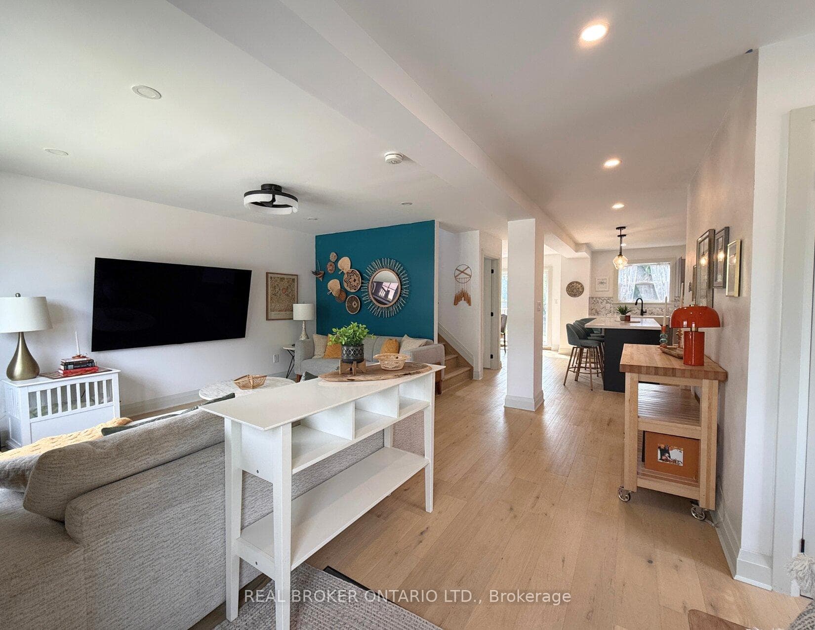 286 East 18th Street Unit Upper