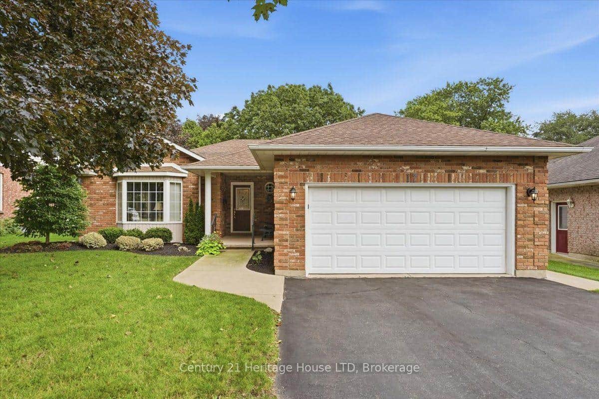 17 Oakridge Boulevard