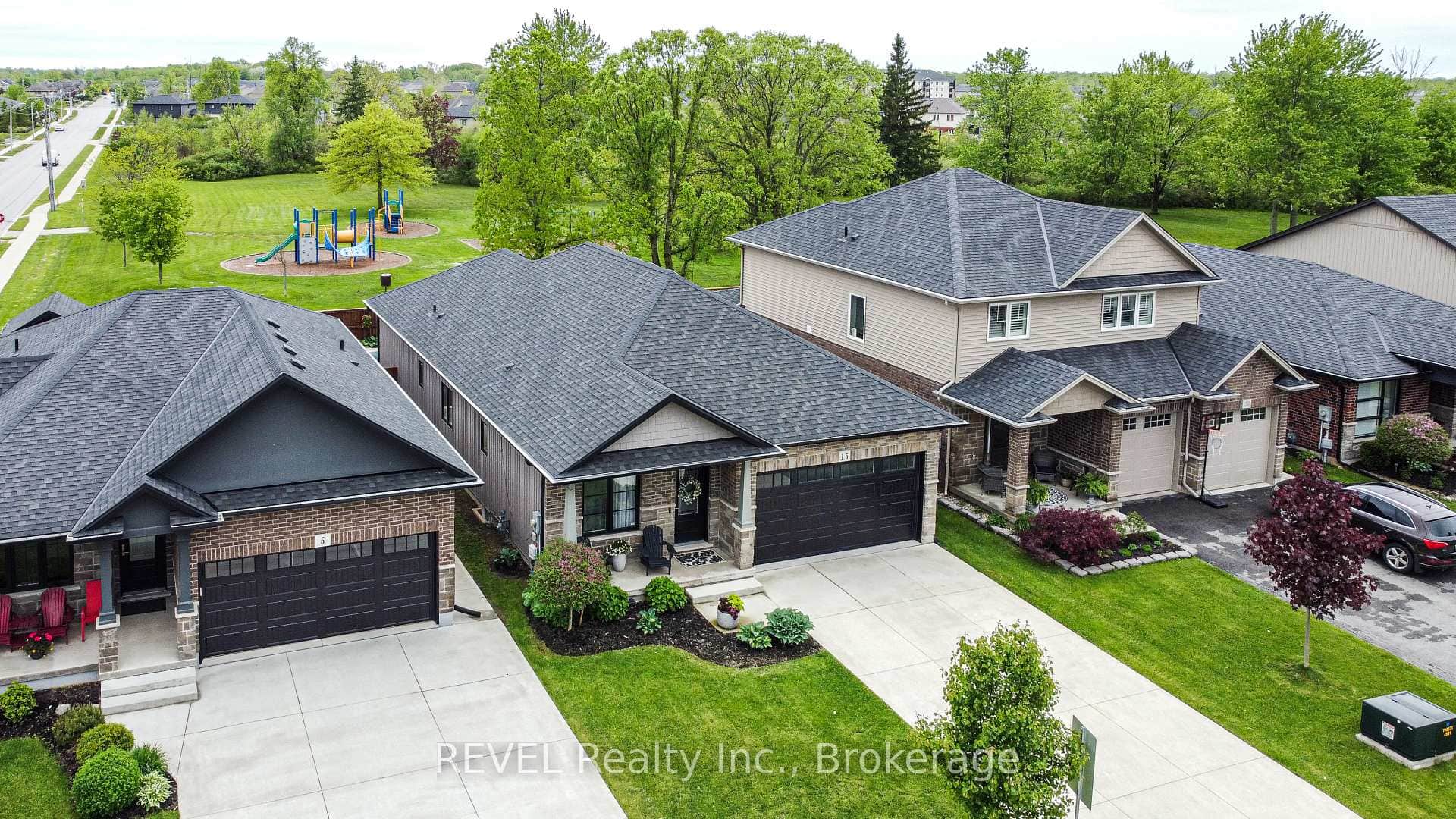 15 Willowbrook Drive