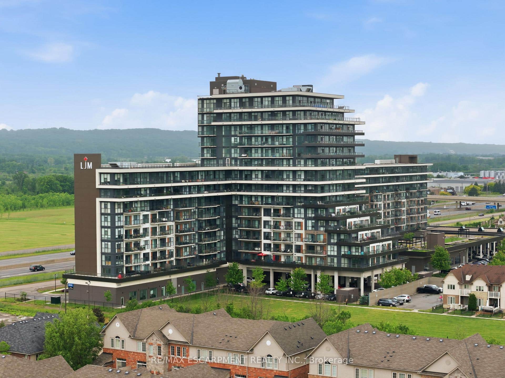 550 North Service Road Unit 1201
