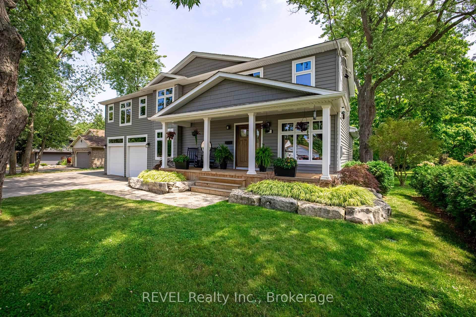 beautiful curb appeal - professionally landscaped