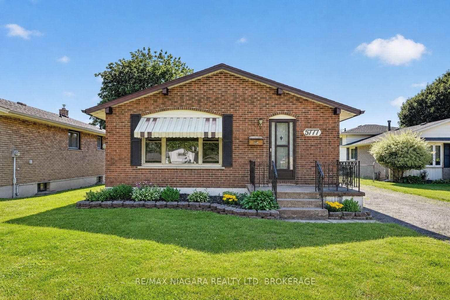 5777 Sunnylea Crescent
