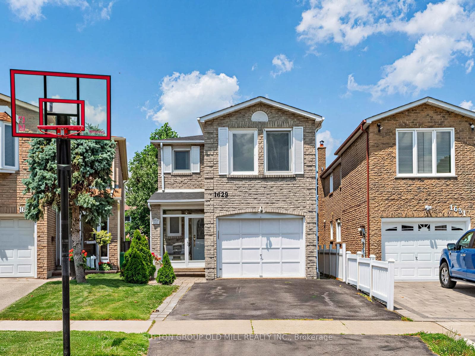 1629 Dewberry Crescent