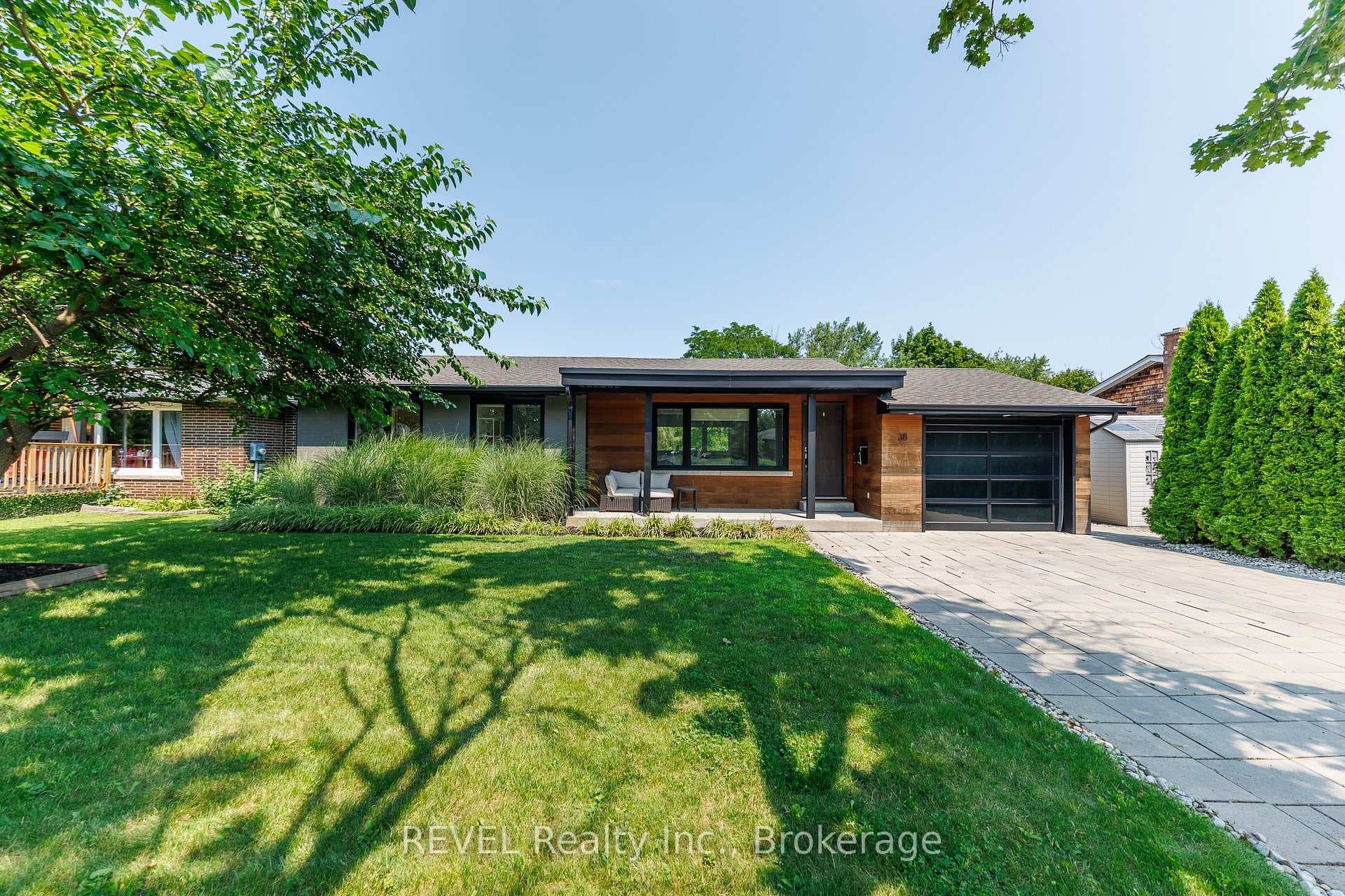 38 BRIARSDALE Drive