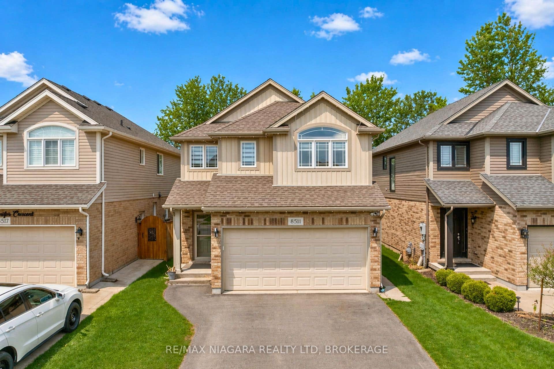 8511 Jennifer Crescent