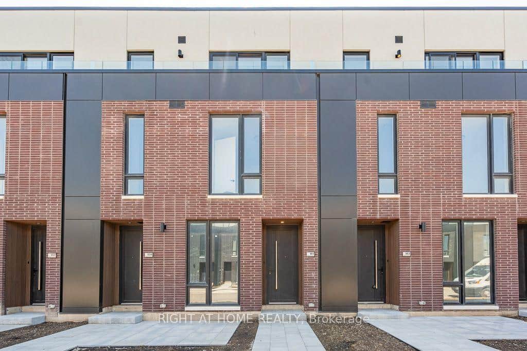 161 Everett Common