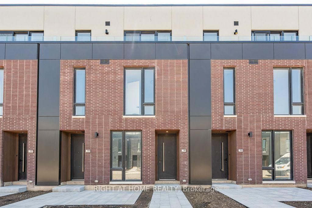 161 Everett Common