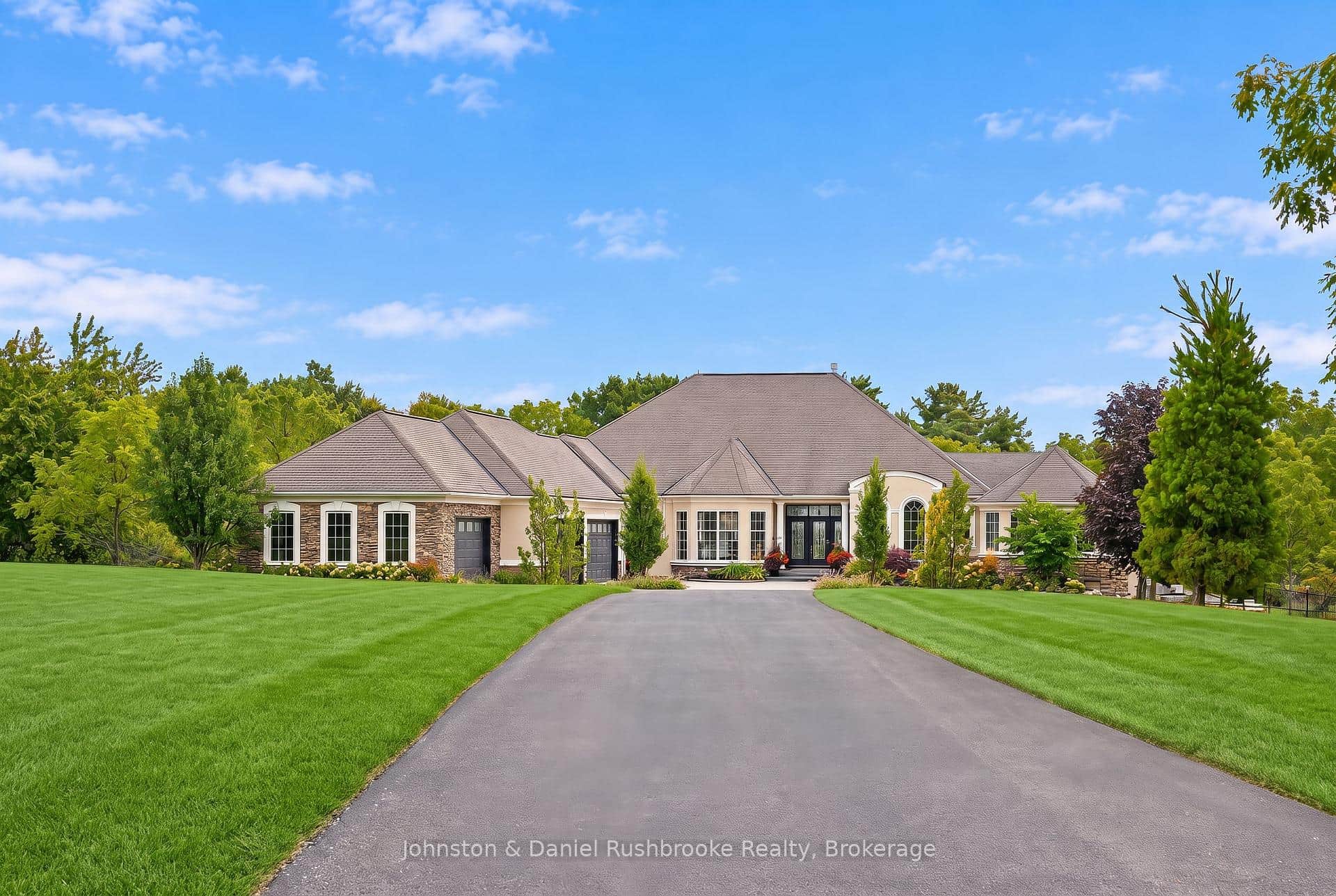 Sophisticated 7500 sq ft on 19 acres