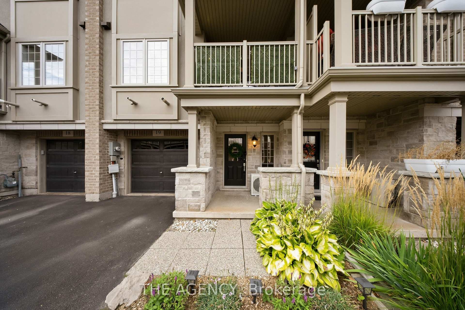 215 Dundas Street Unit 19