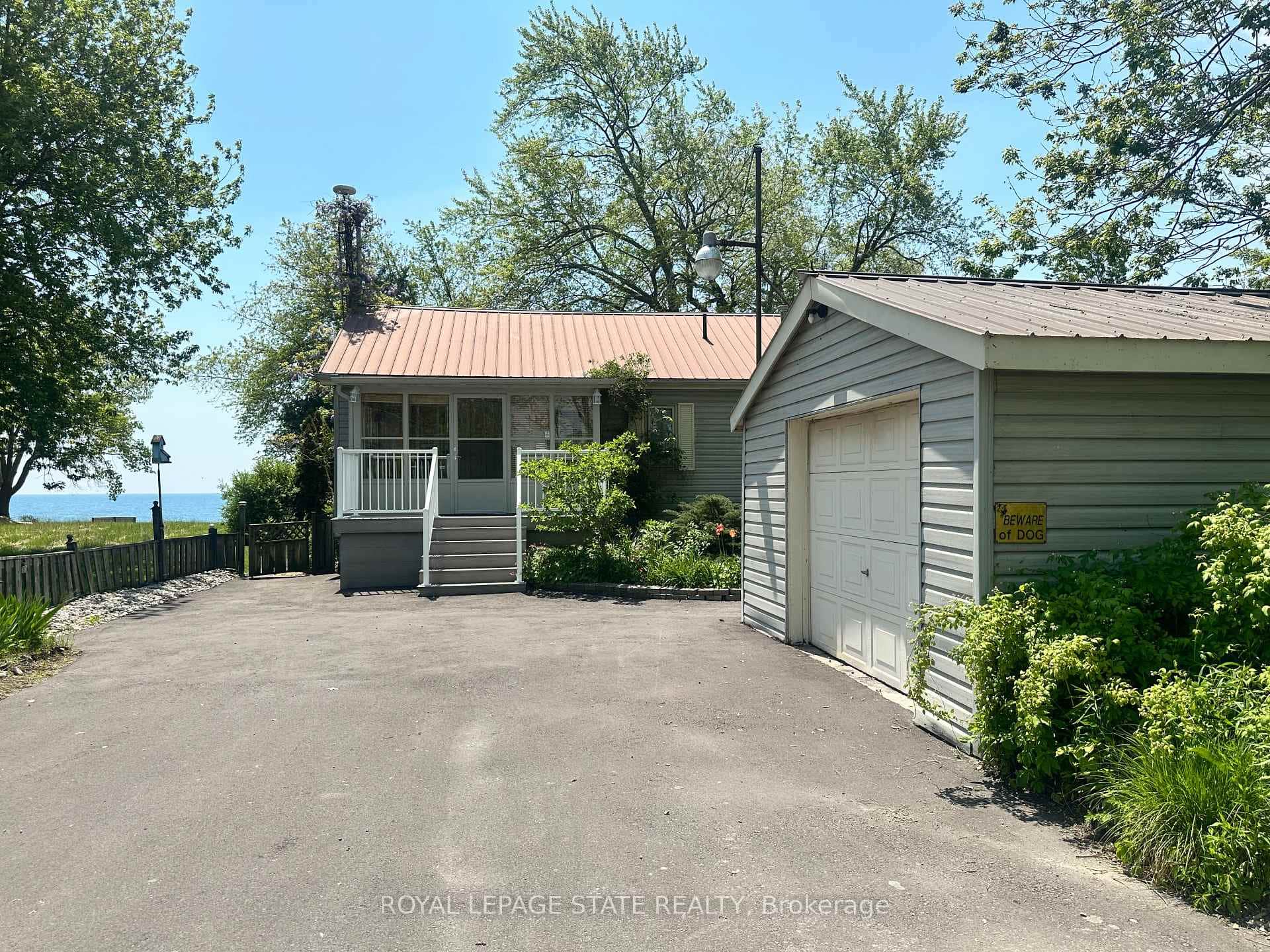 2592 Lakeshore Road
