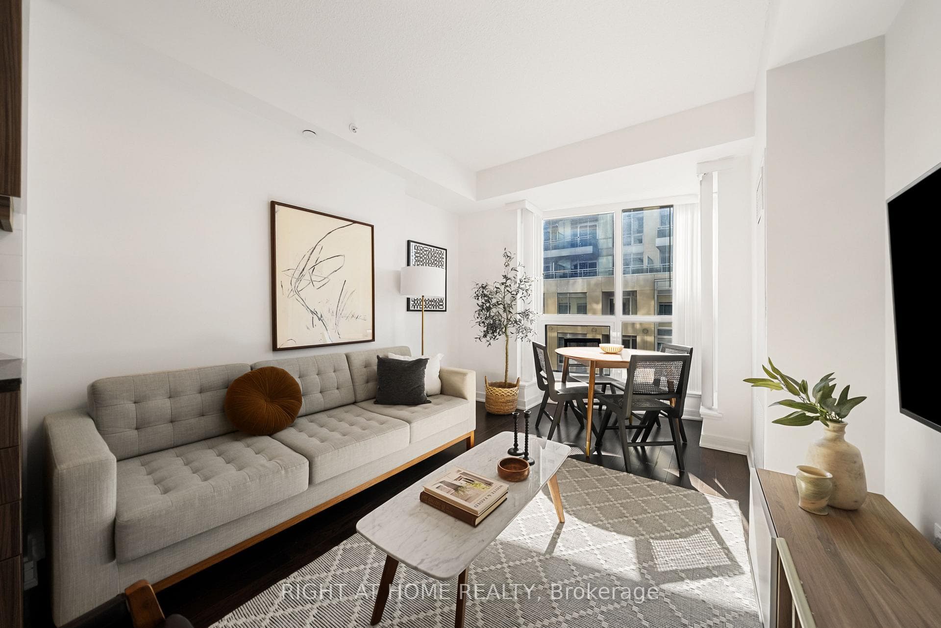 9201 Yonge Street Unit 610