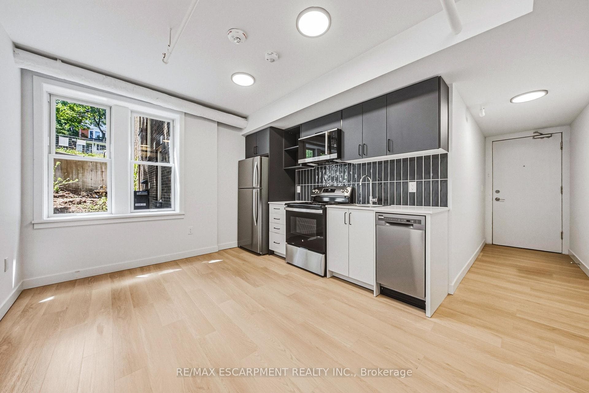 325 James Street Unit 208