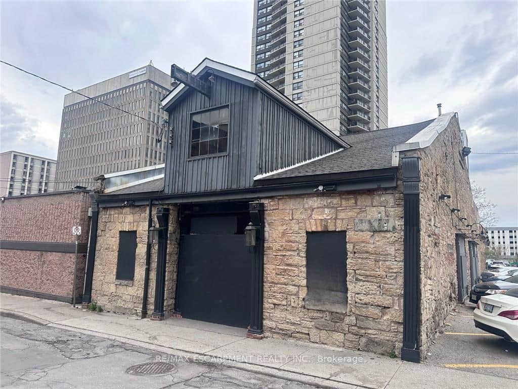 33 Bowen Street