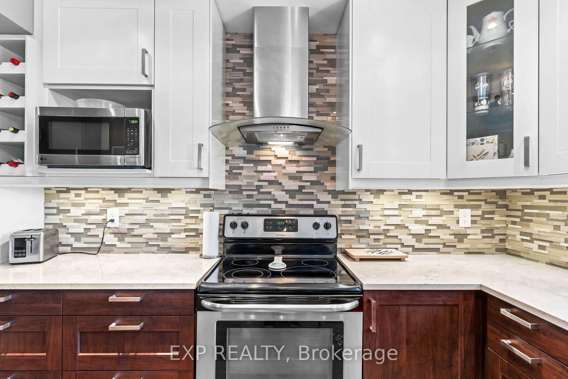 Ceramic backsplash in kitchen