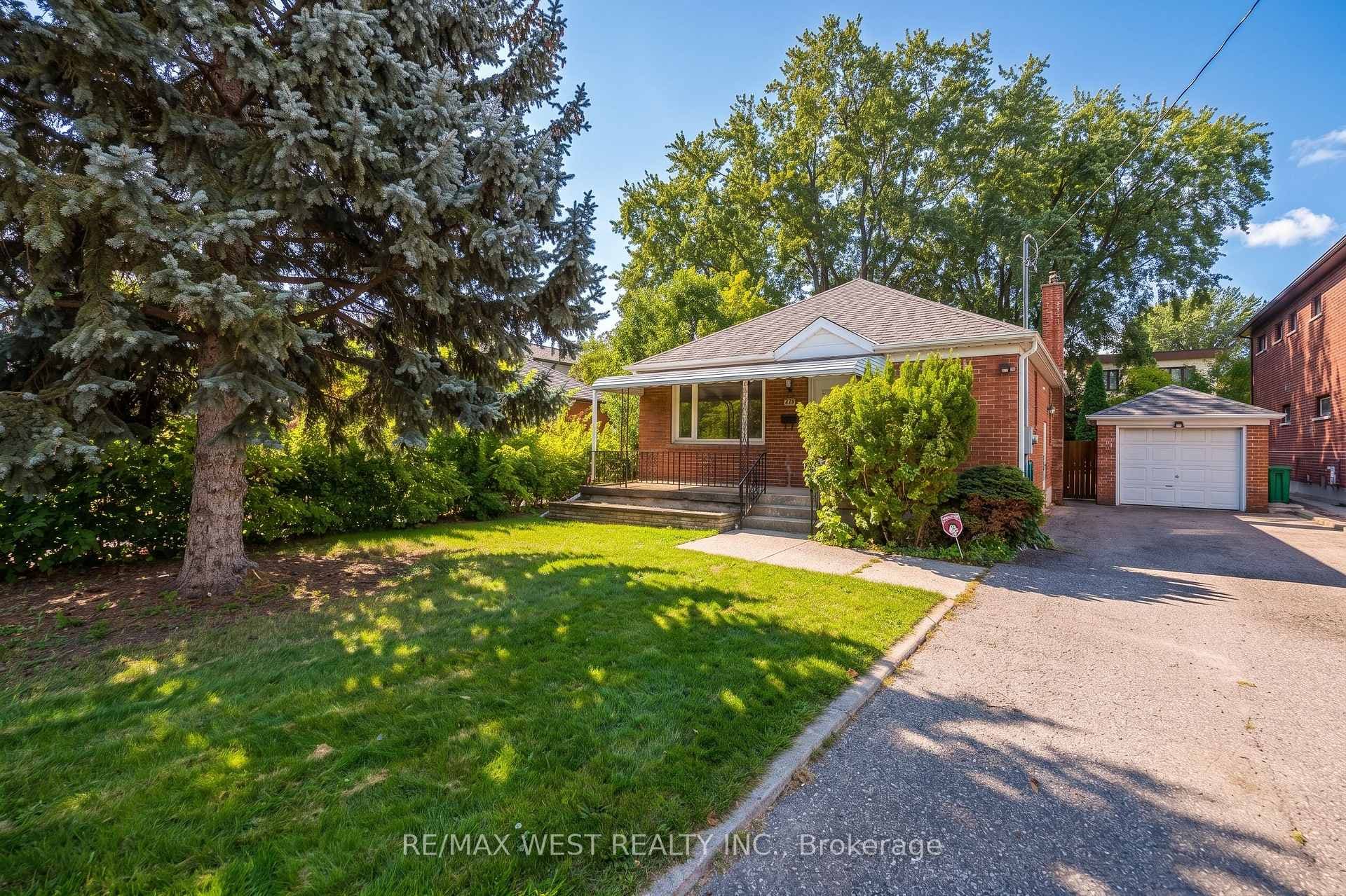 32 Pine Avenue