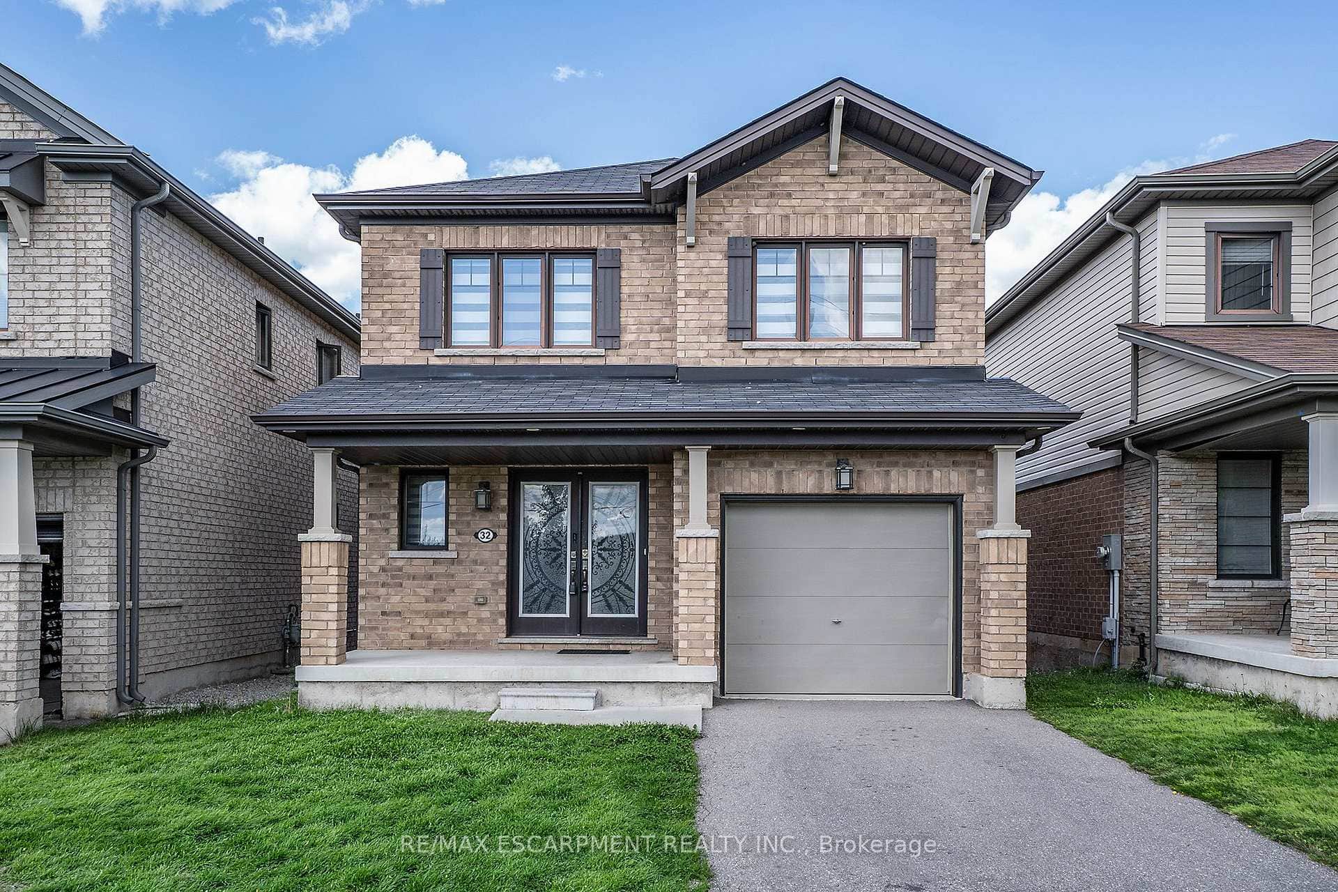 32 Hedges Crescent