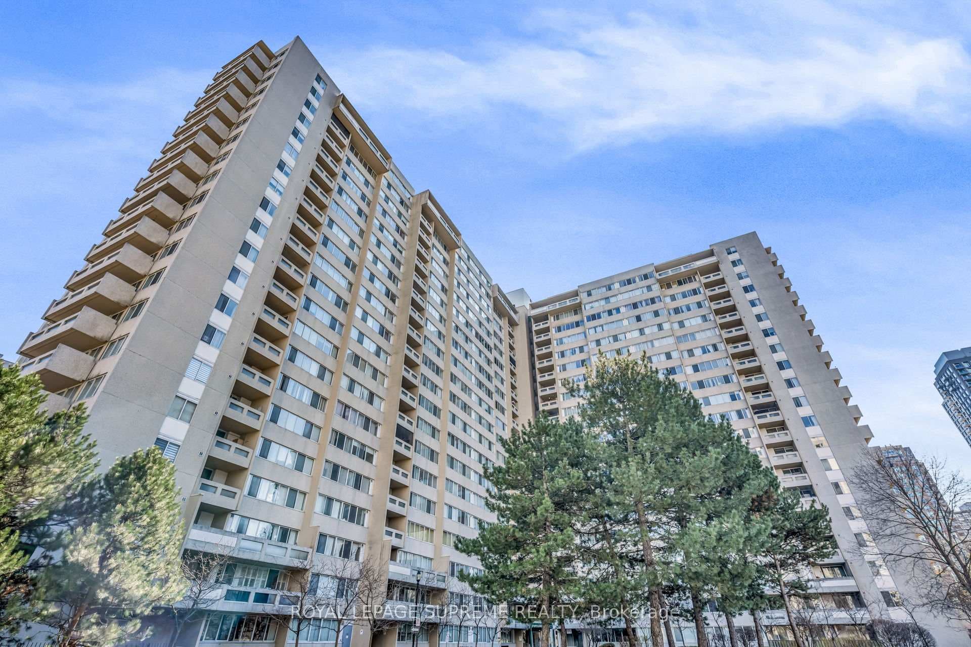 3590 Kaneff Crescent Unit 1907