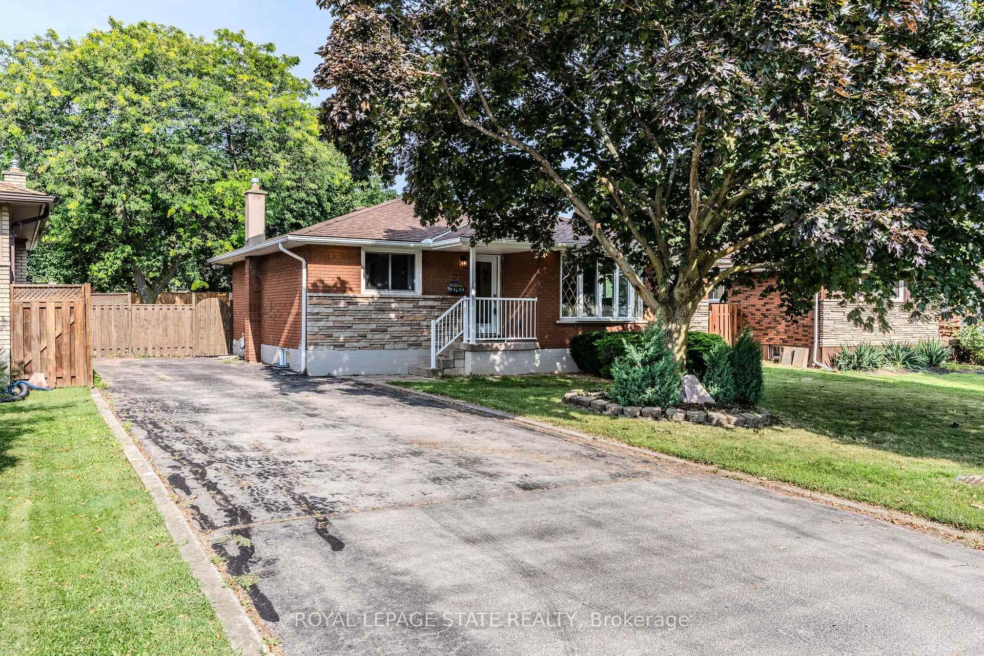 17 WOODSVIEW Avenue