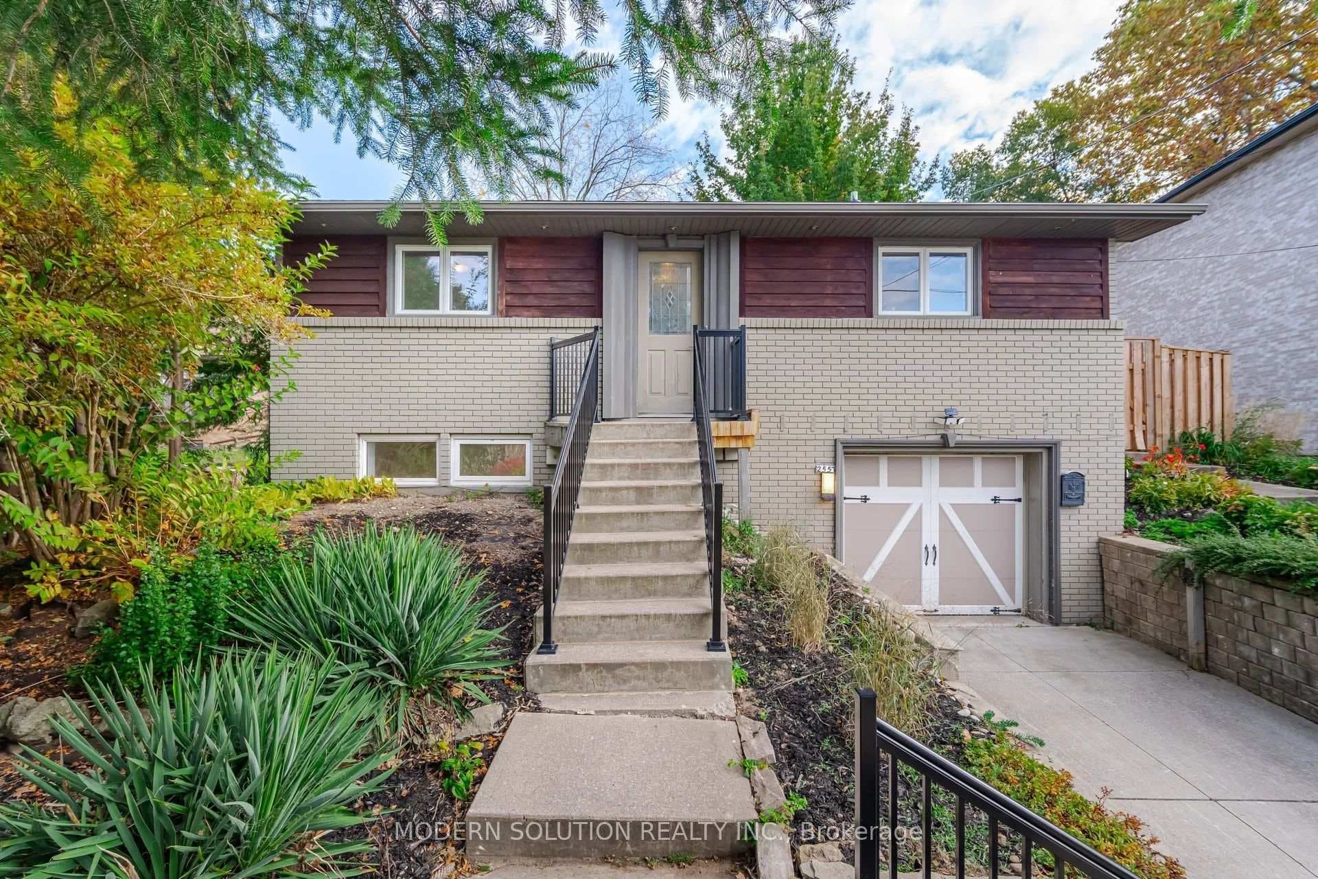 2557 Mindemoya Road