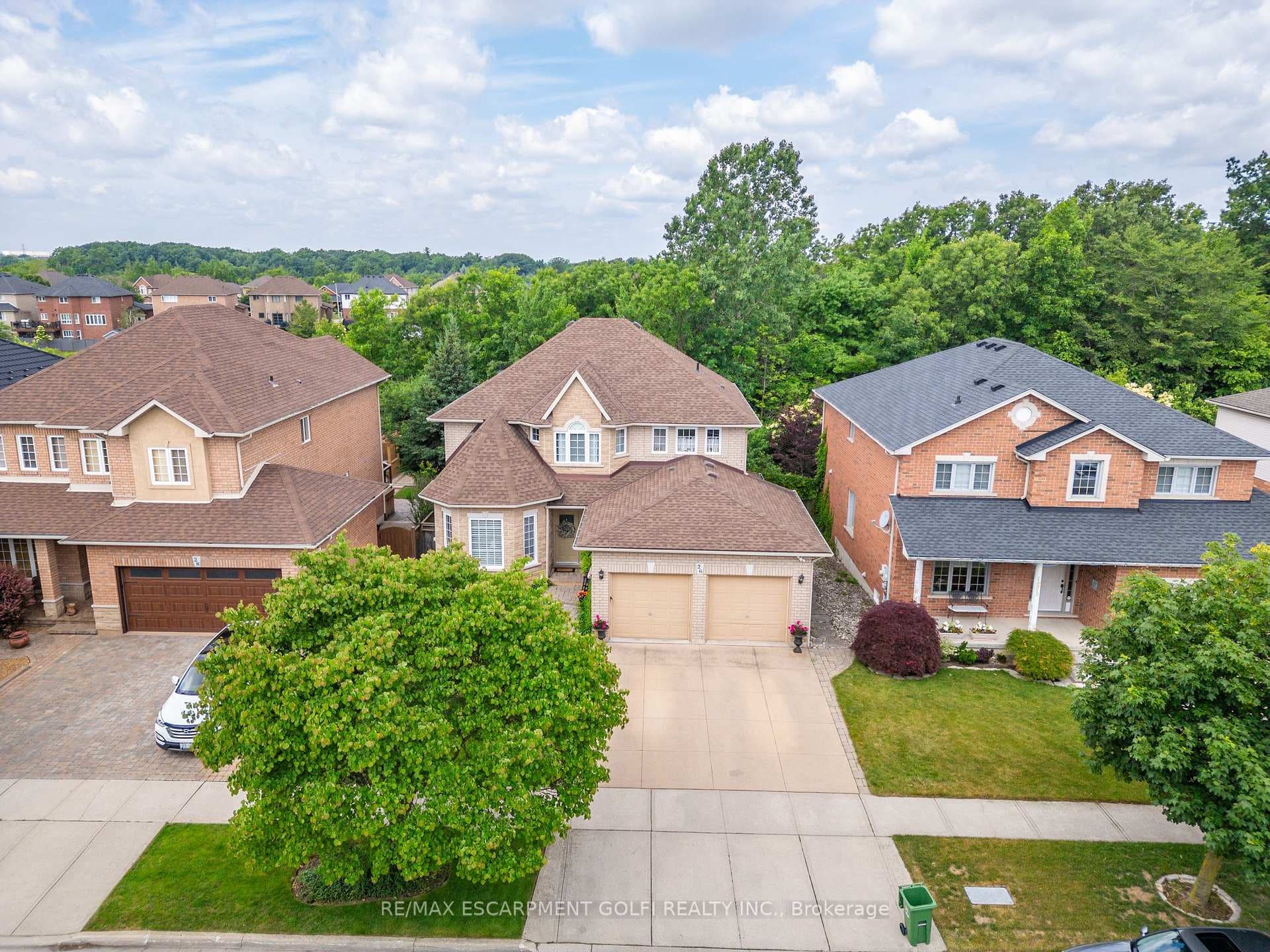 26 Shadetree Crescent