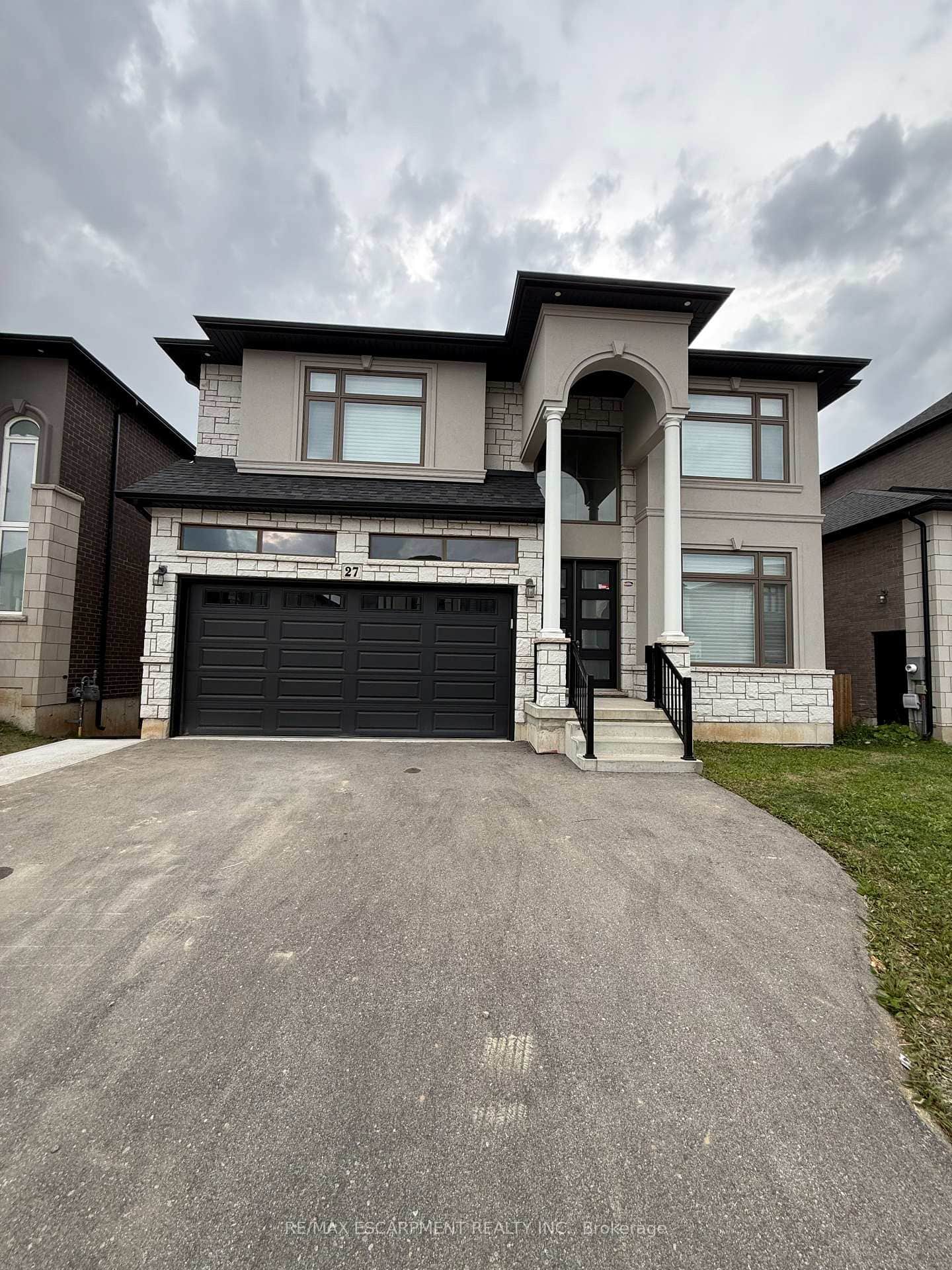 27 DEERFIELD Lane Unit LOWER