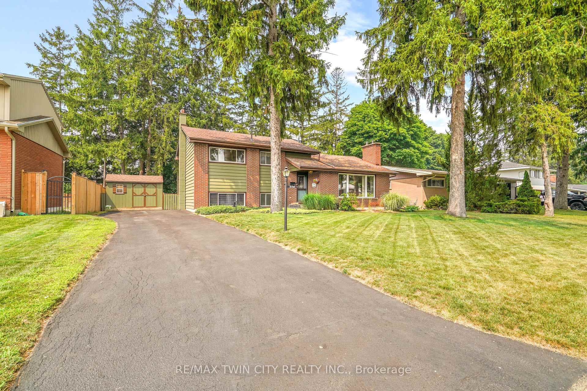 10 Brier Crescent