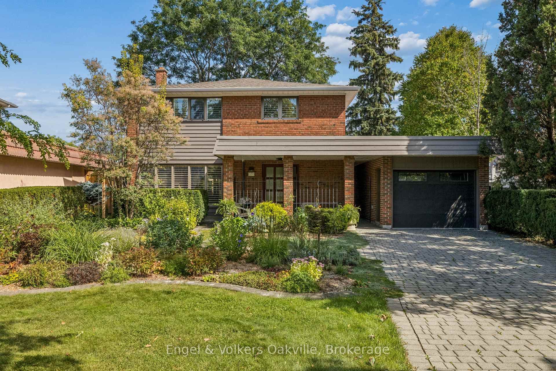 1170 Conyers Crescent