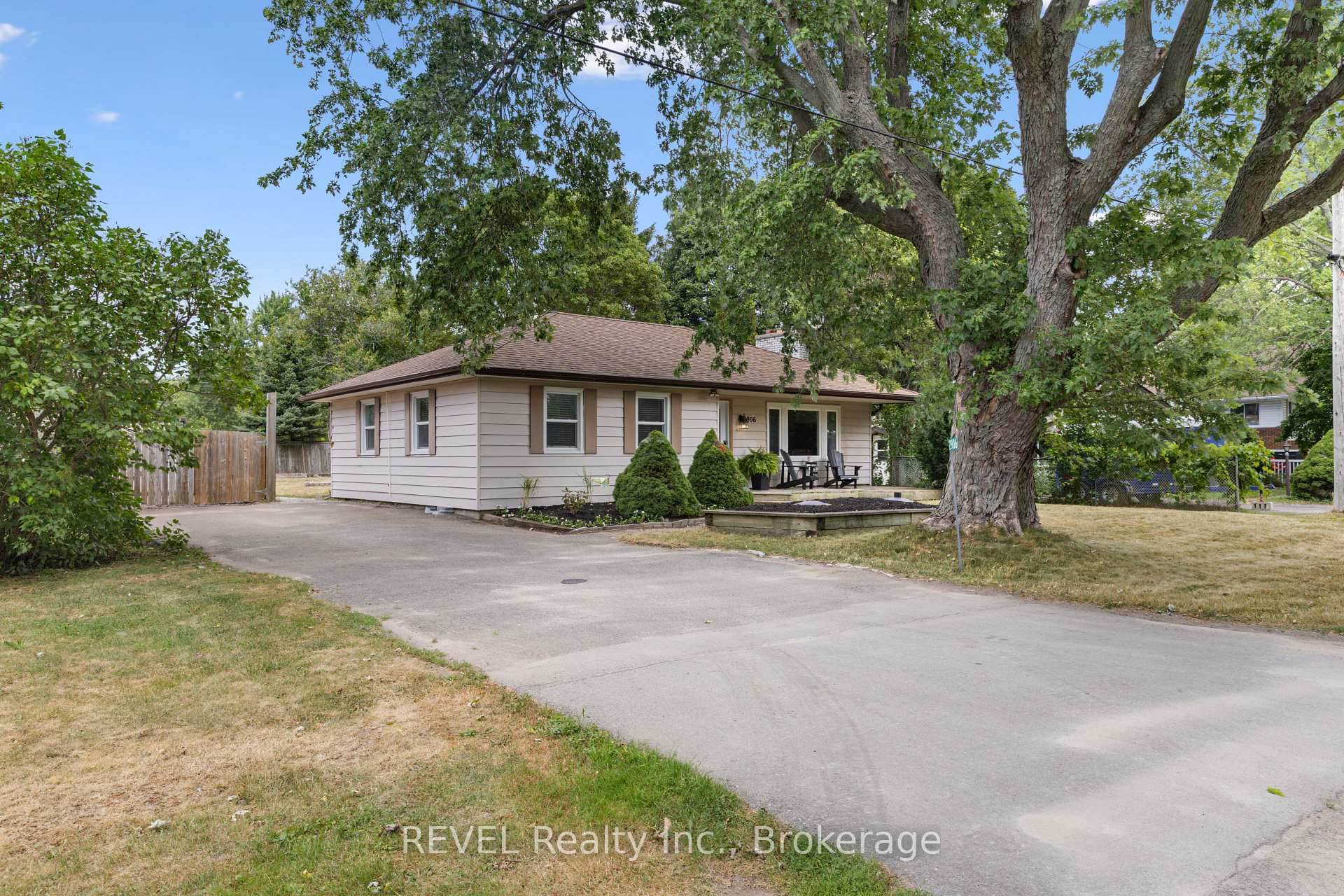 2906 June Road
