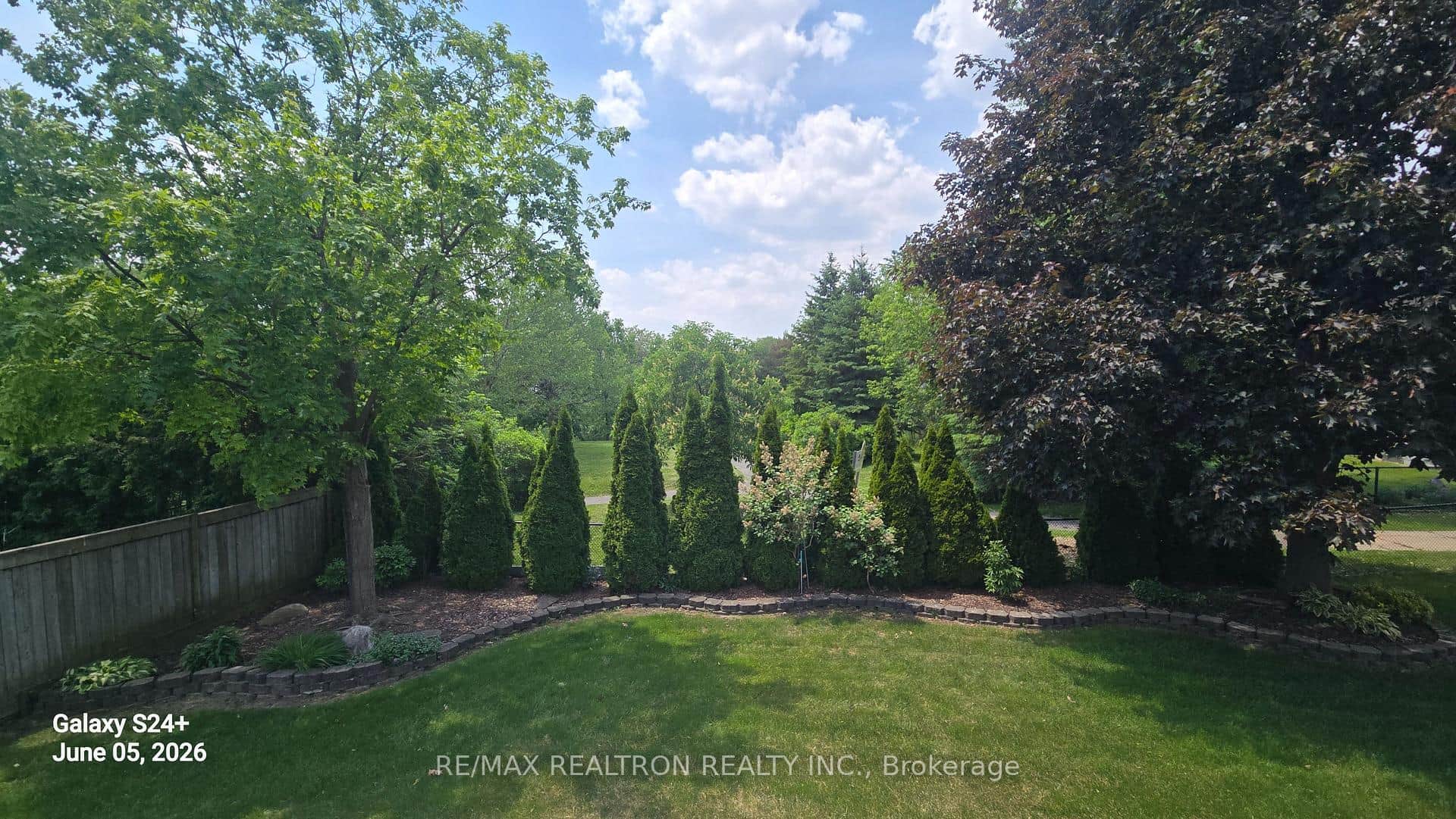 6 White Oak Crescent