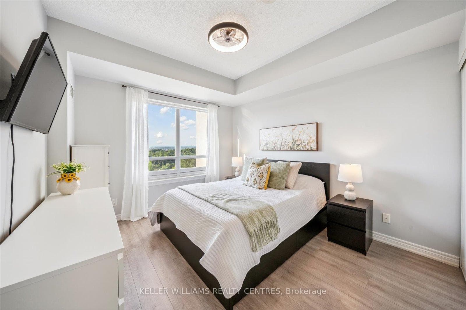 9245 Jane Street Unit 902