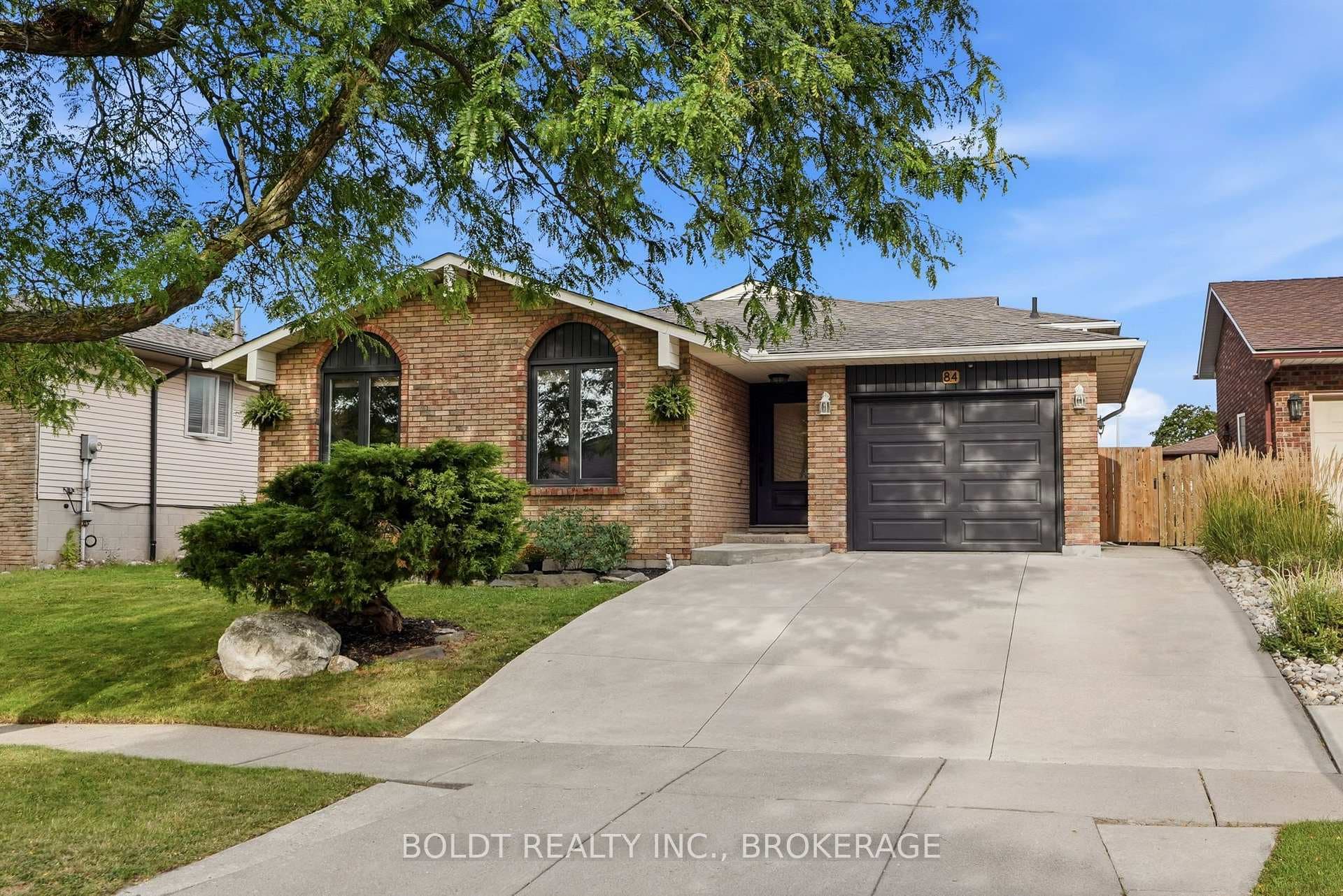 84 Allanbrook Street