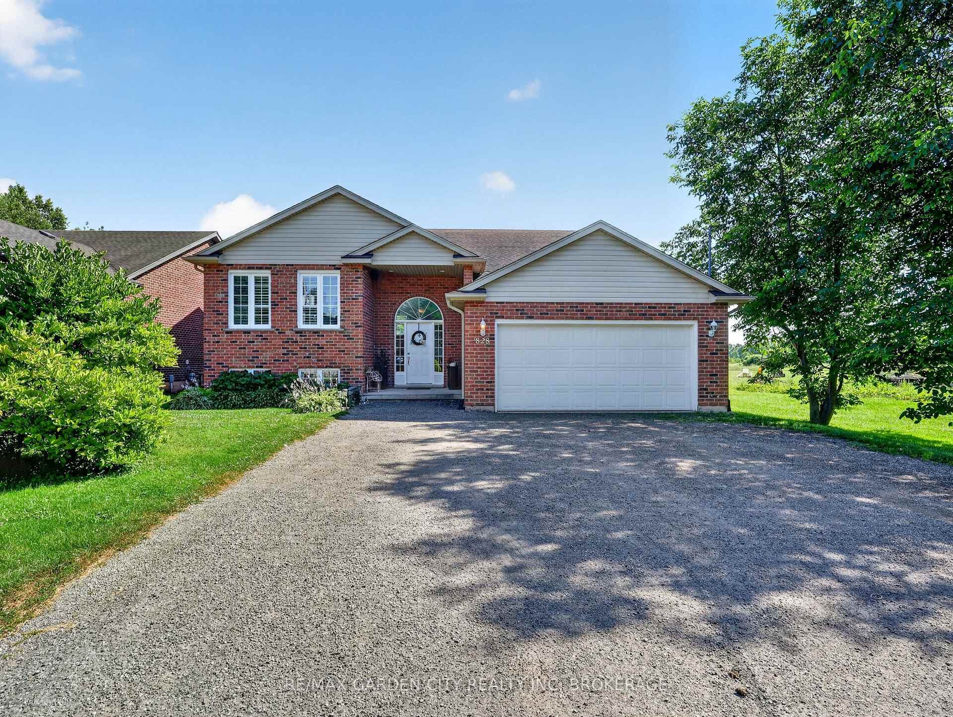 828 Foss Road