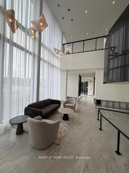 6 DAVID EYER Road Unit 307
