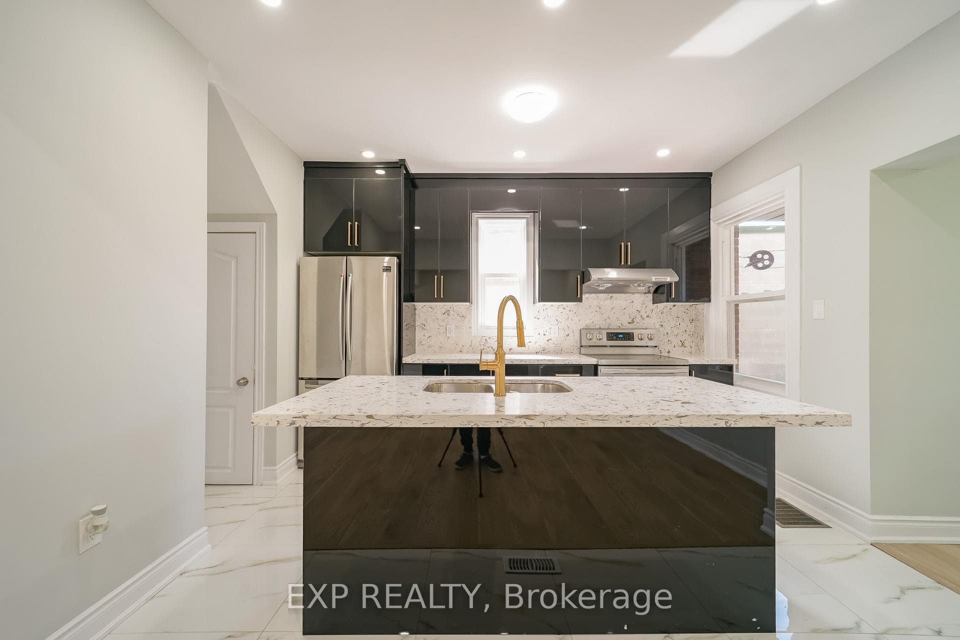 1509 Main Street Unit upstairs