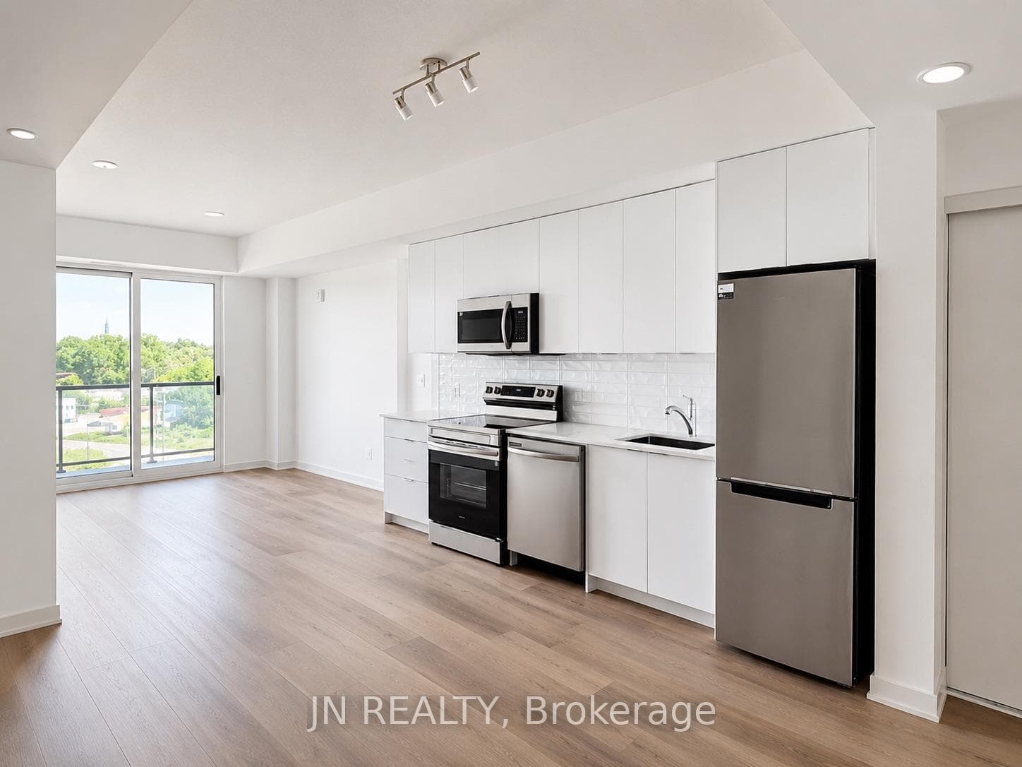 33 Erie Ave Avenue Unit 605