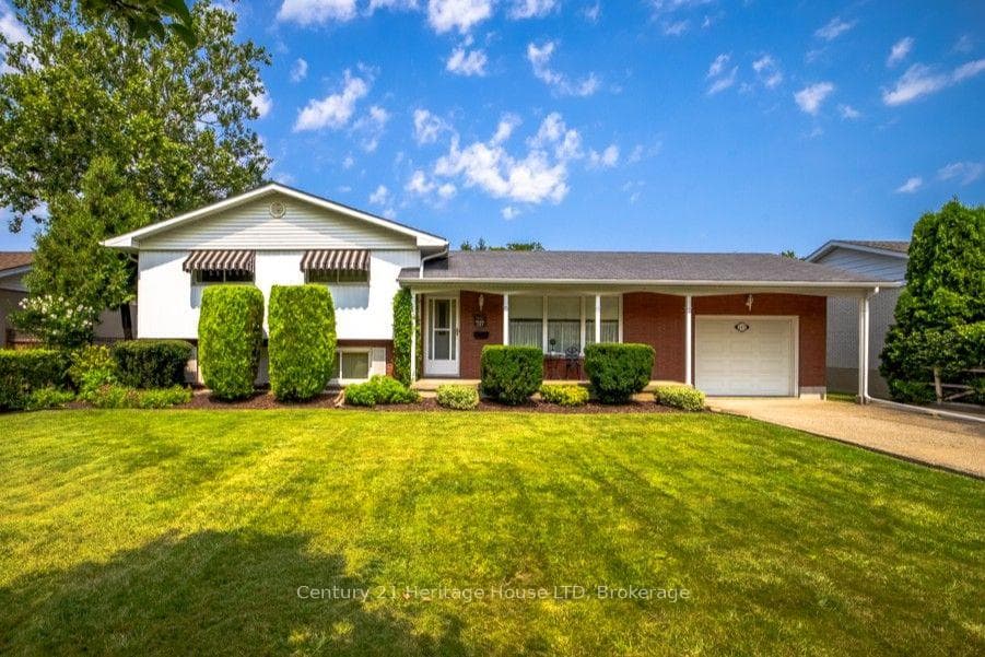 121 Lockhart Drive